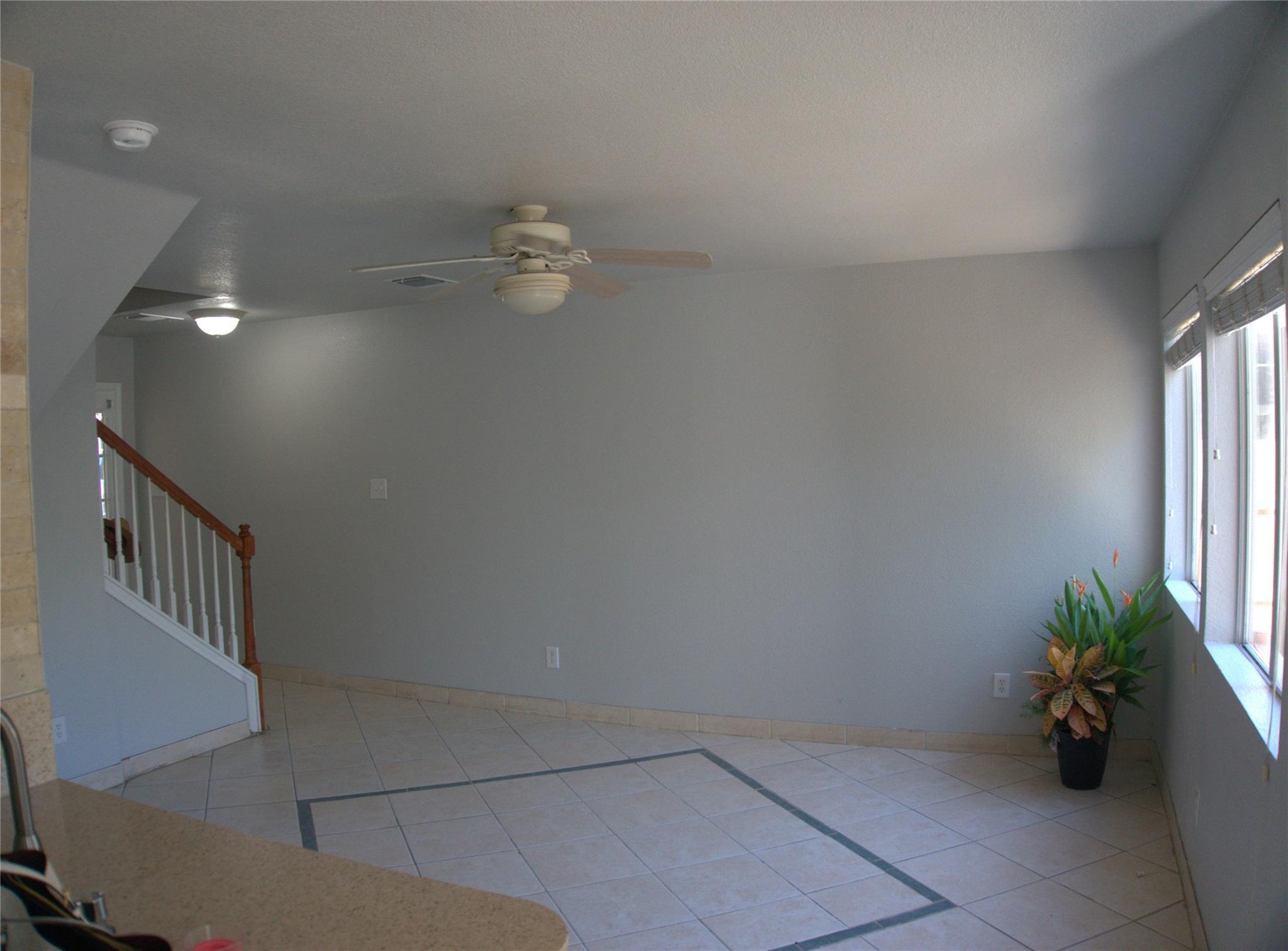 1512 Parkfield CIR
