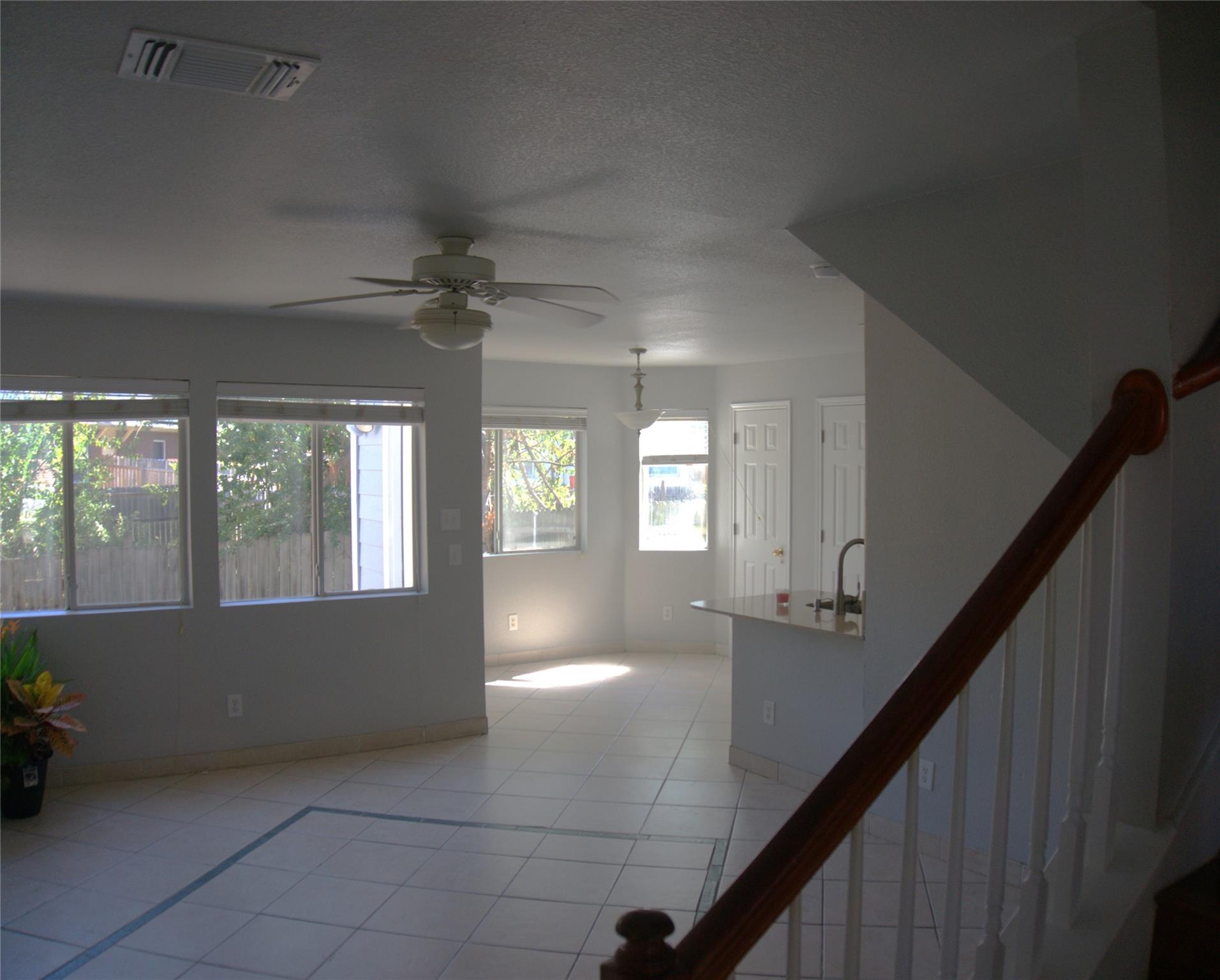 1512 Parkfield CIR