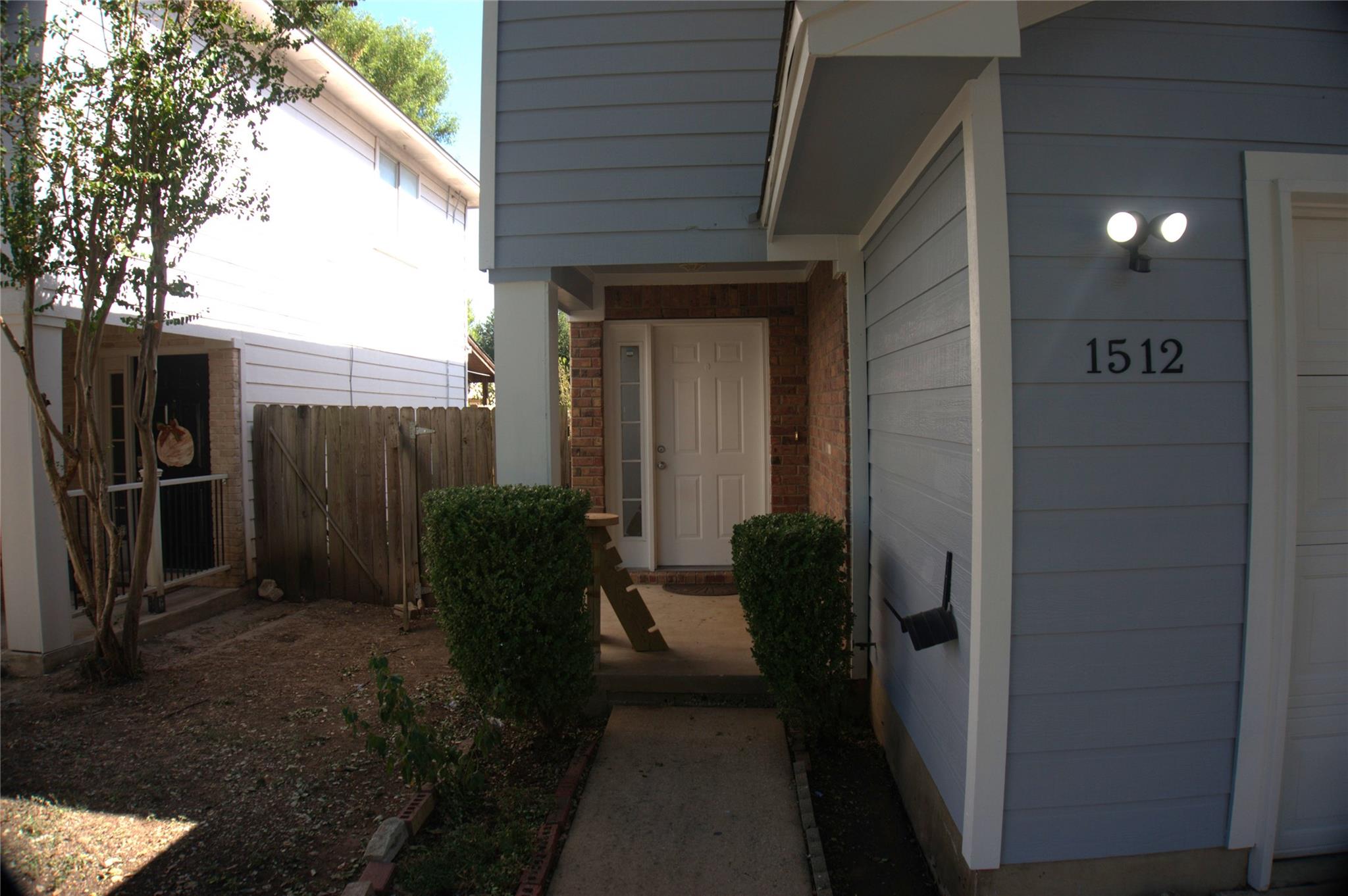 1512 Parkfield CIR