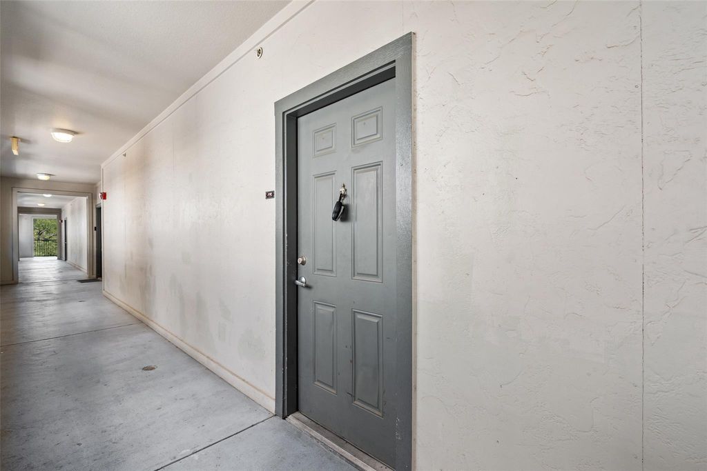 Photo of 2502 Leon ST #417, Austin, TX 78705 (MLS # 2758172)