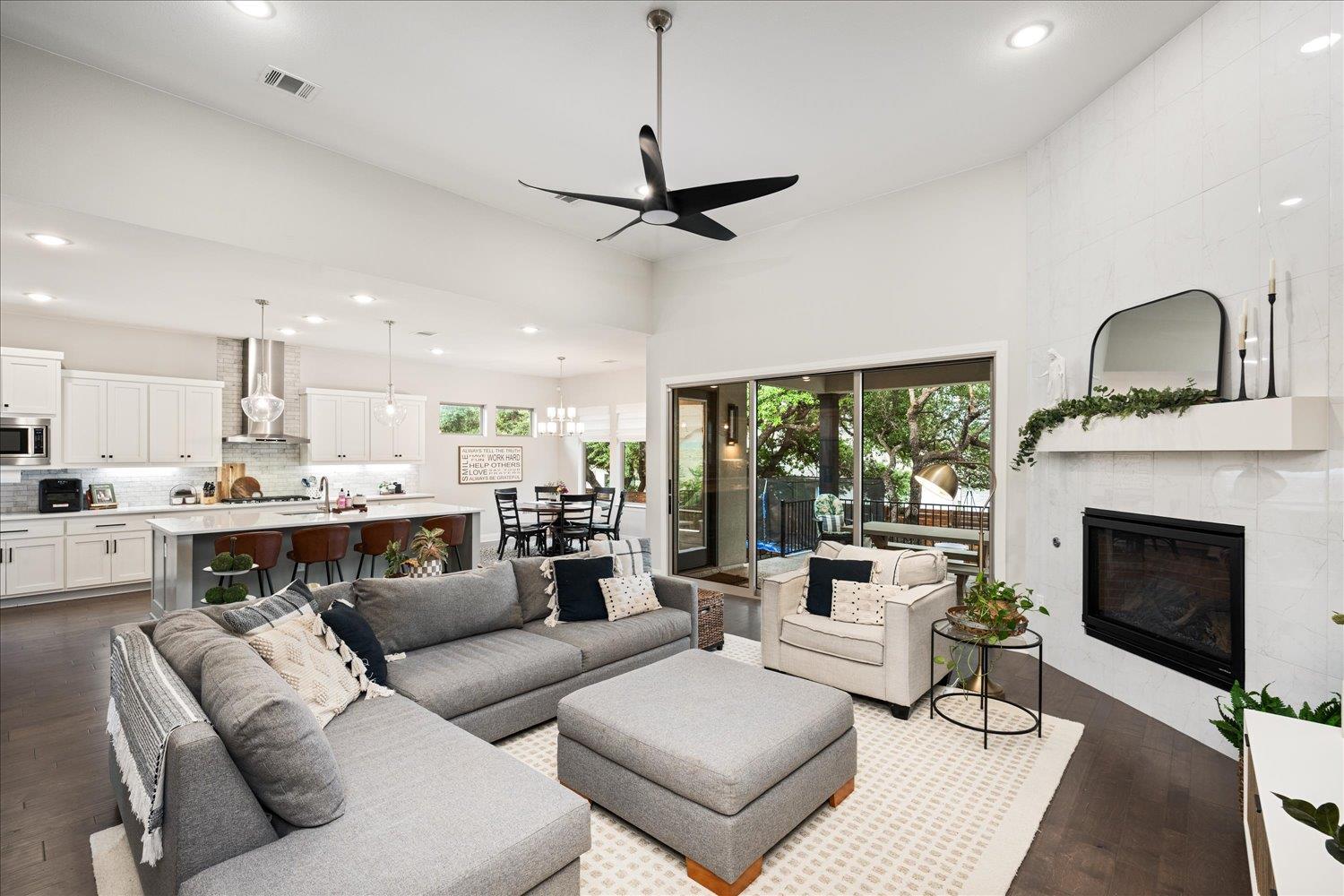 7605 Ecureil DR