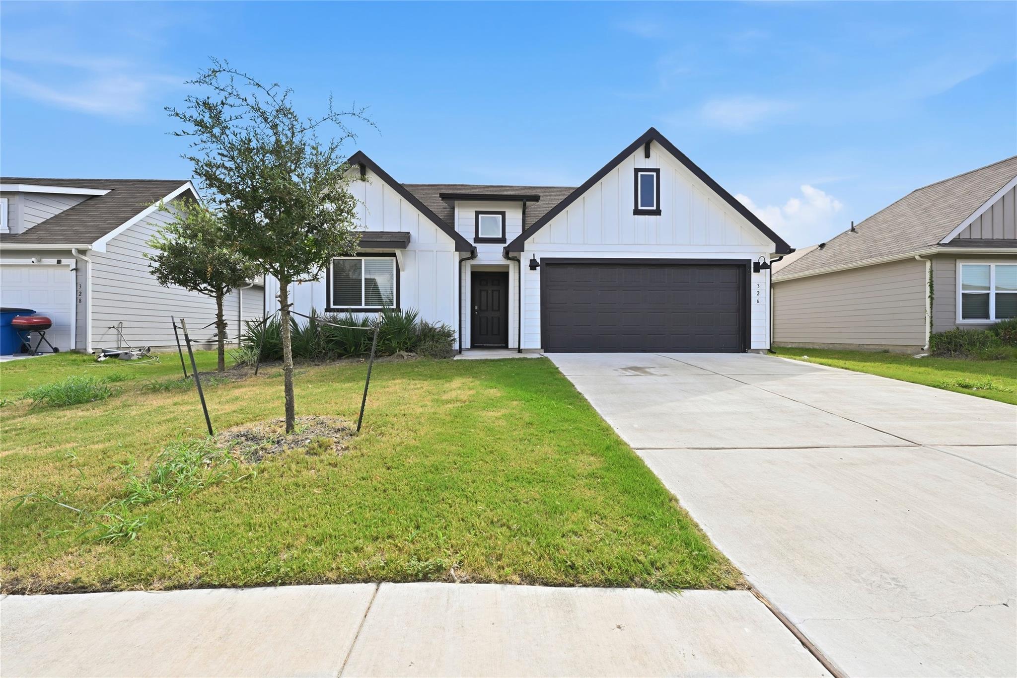 Photo 1 of 21 — 326 N Richland DR, Lockhart, TX 78644