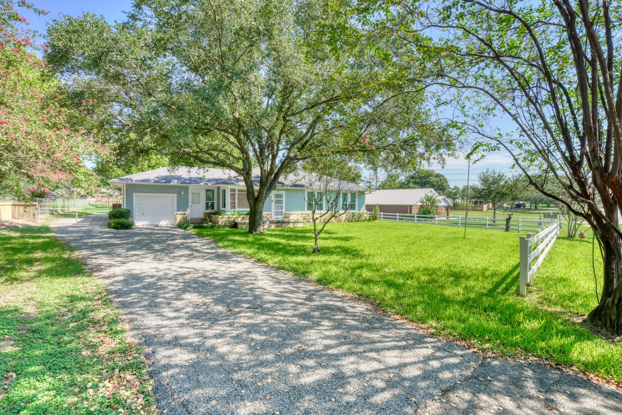 1524 Highway 159 W