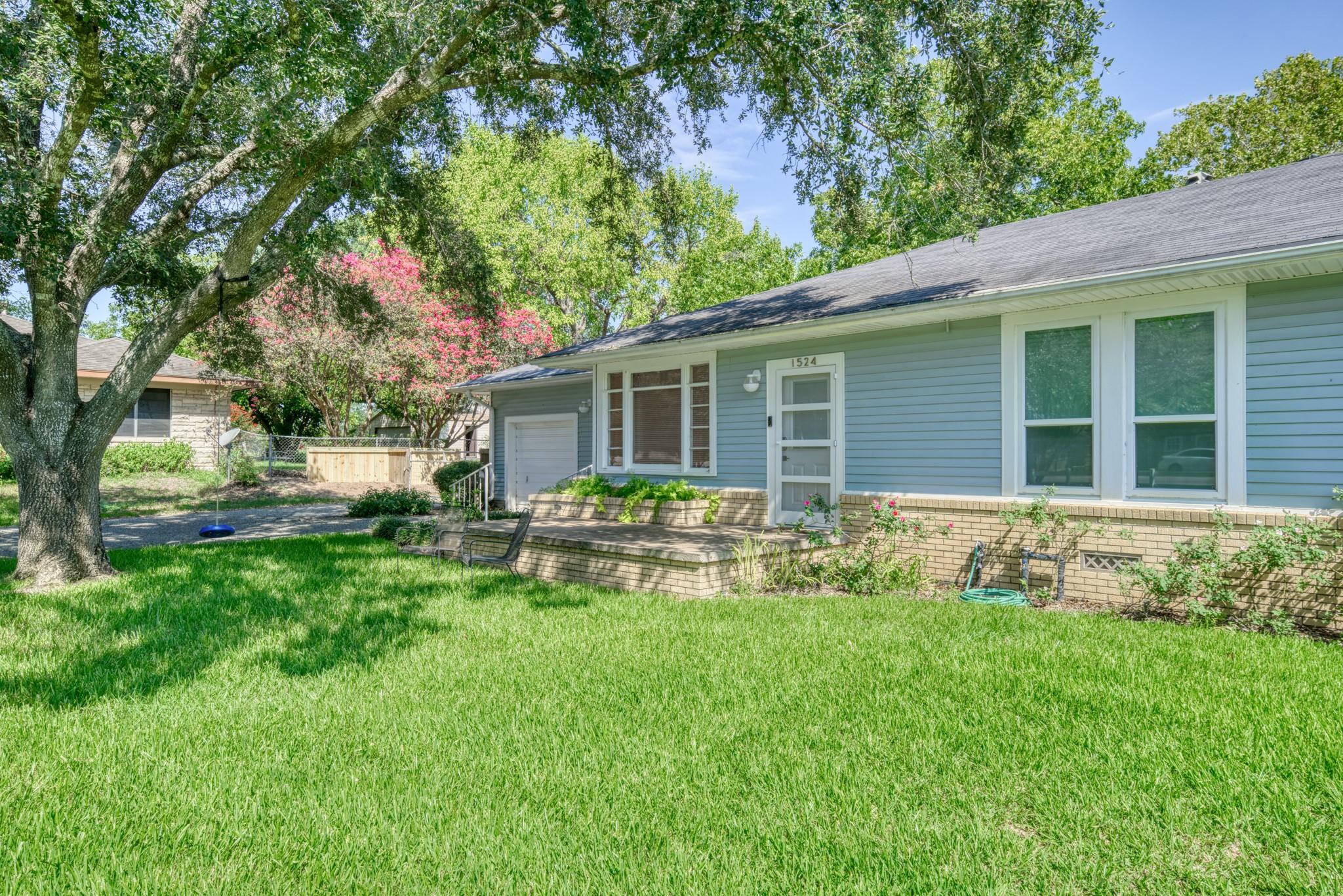 1524 Highway 159 W