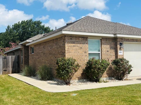 Photo of 1410 Walden Pond DR, Pflugerville, TX 78660 (MLS # 2242865)