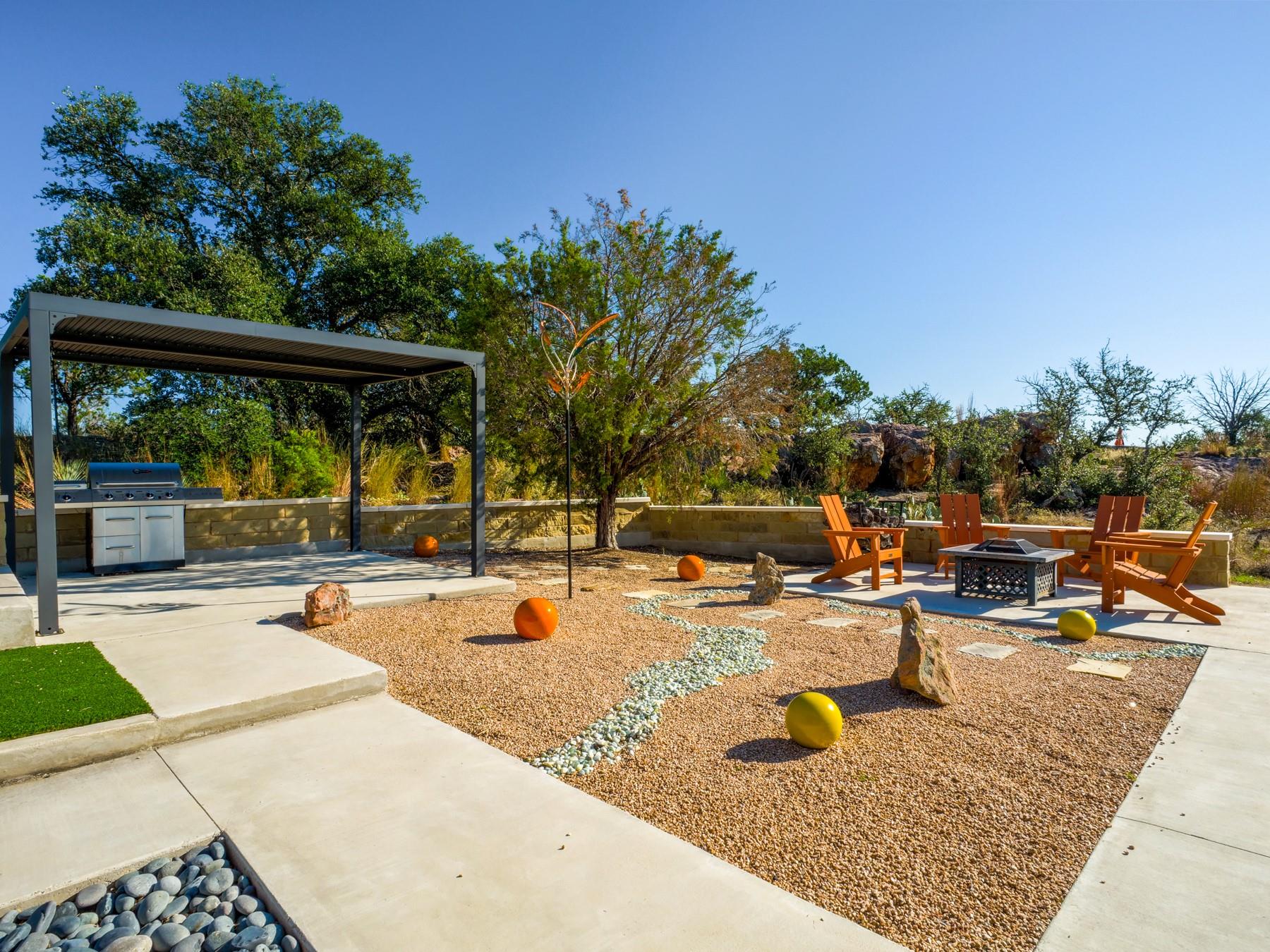 125 W Granite Oaks DR