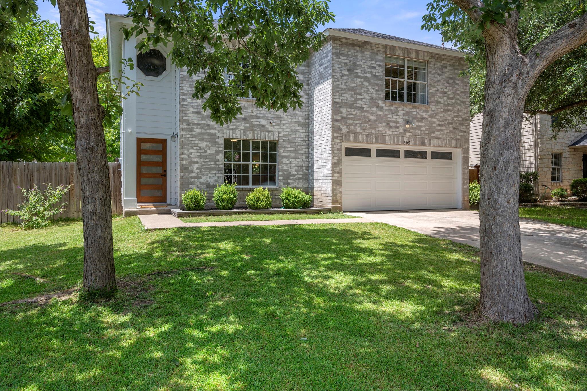 905 Whispering Hollow DR