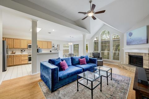 Photo of 5405 Apache Creek CV, Austin, TX 78735 (MLS # 9726826)