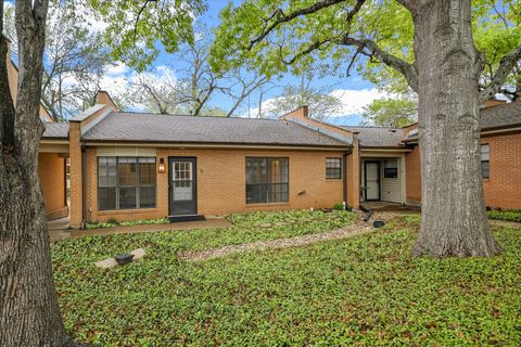 Photo of 2301 Lawnmont Ave #5, Austin, TX 78756 (MLS # 5049440)