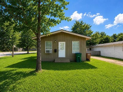 Photo of 610 Gunter ST, Austin, TX 78702 (MLS # 5446135)