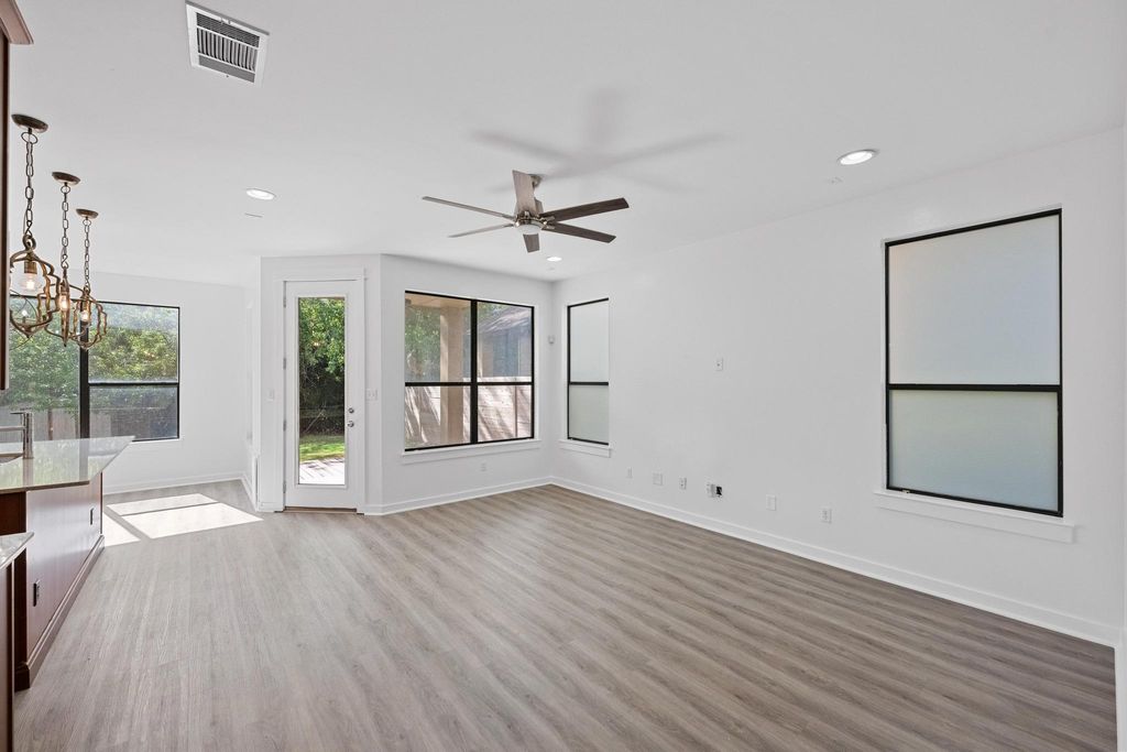 Photo of 2815 Corbin LN, Austin, TX 78704 (MLS # 4309637)