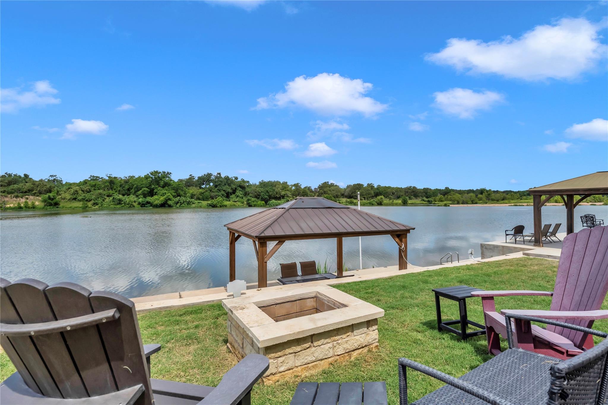 4718 River Oaks DR