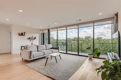 900 S 1st ST 421 Austin TX 78704