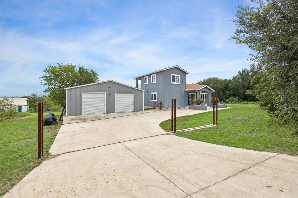 Photo of 730 Spoke Hollow RD, Lockhart, TX 78644 (MLS # 6814857)