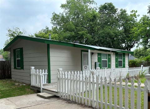 Photo of 1404 Forest ST #B, Georgetown, TX 78626 (MLS # 1650073)