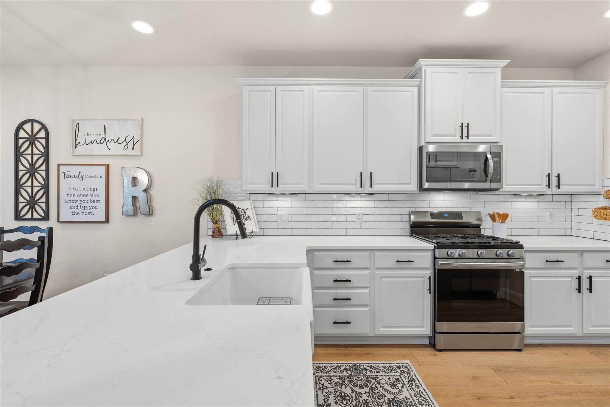 2304 S Lakeline BLVD 411