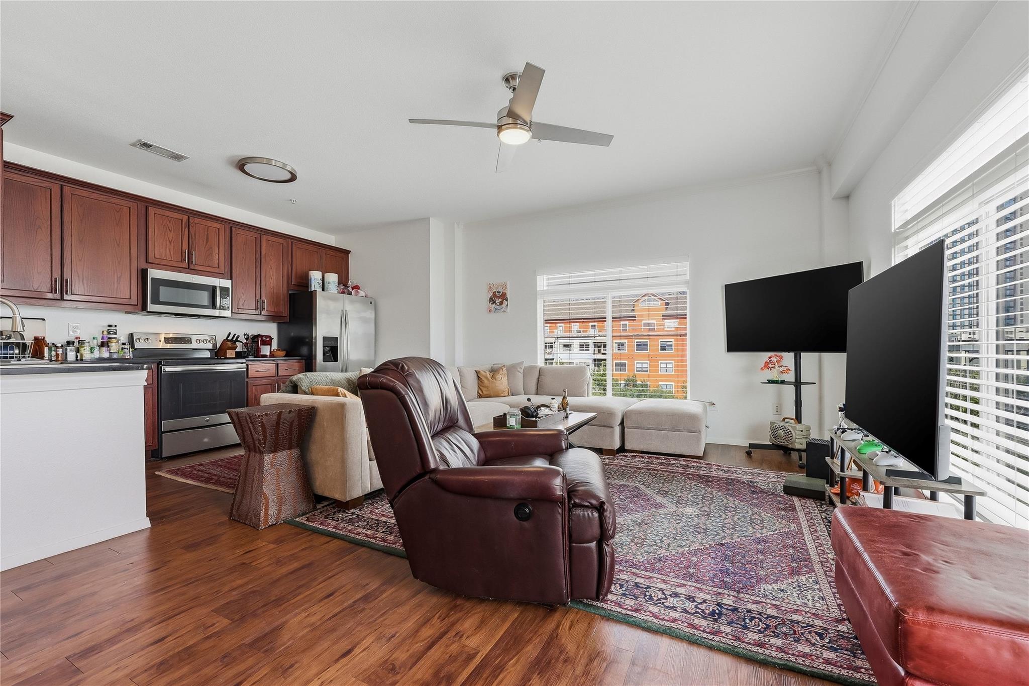 910 W 25th ST 507