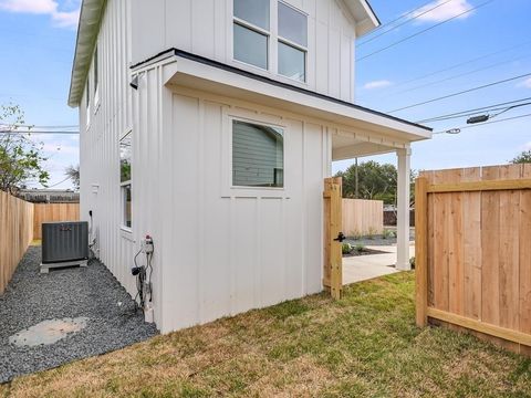 Tiny photo for 1116 Atkinson RD, Austin, TX 78752 (MLS # 7339697)