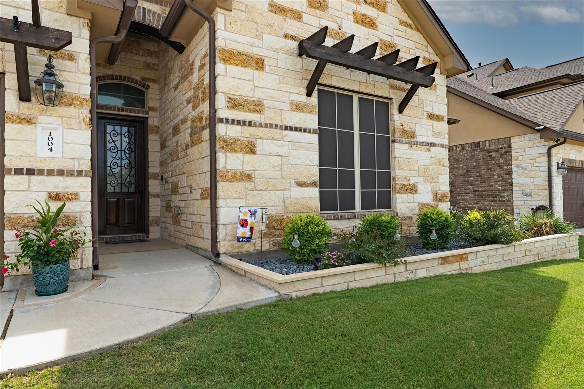 1004 Hezekiah LN