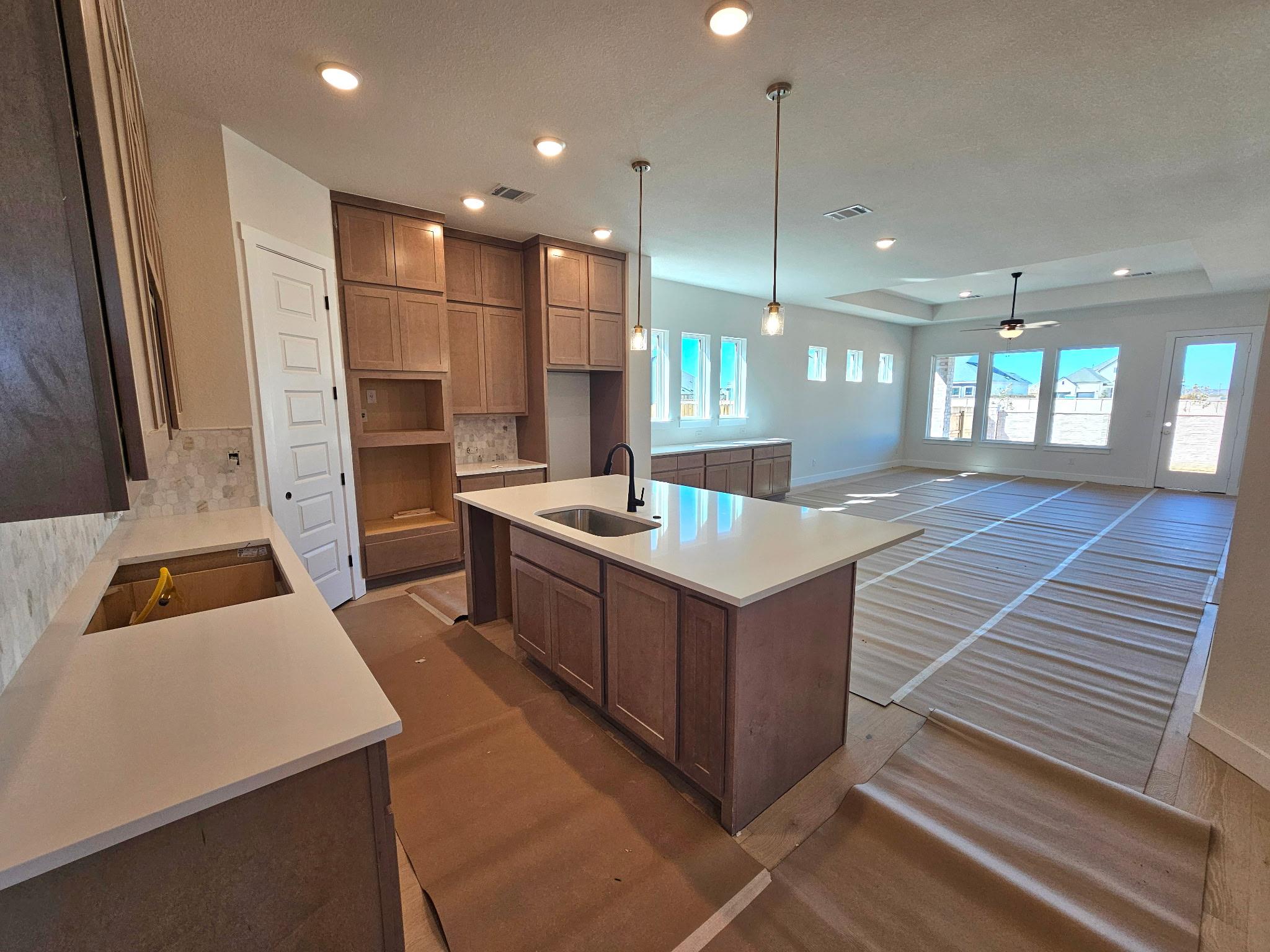 19608 Domino Champ RD