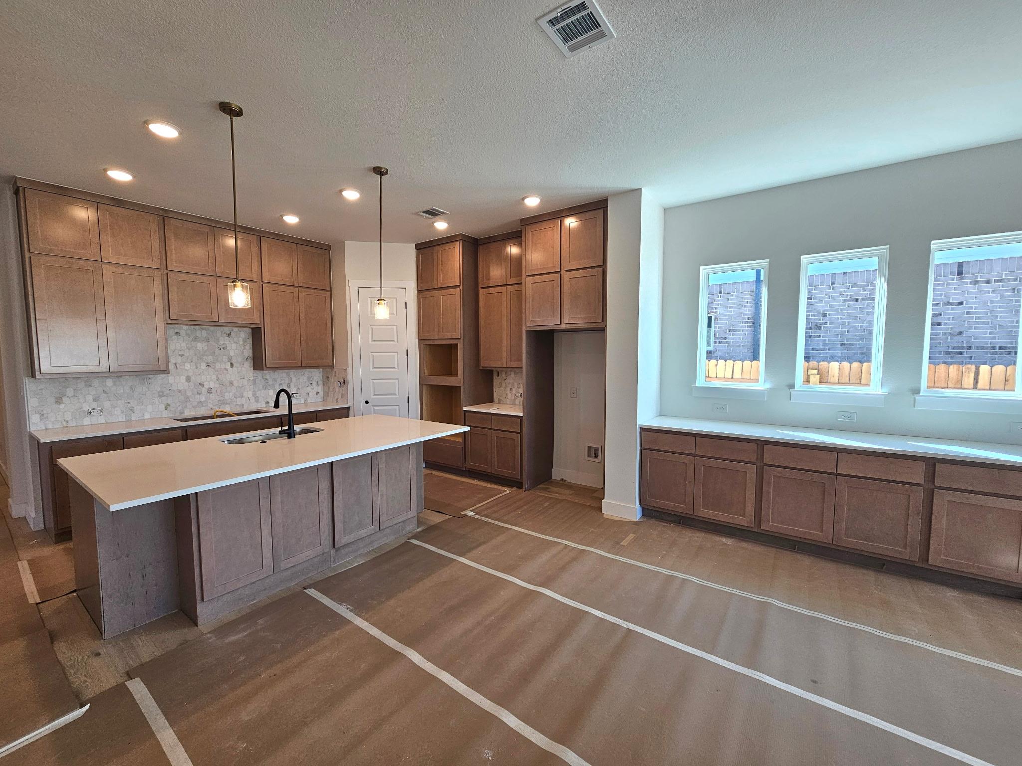 19608 Domino Champ RD