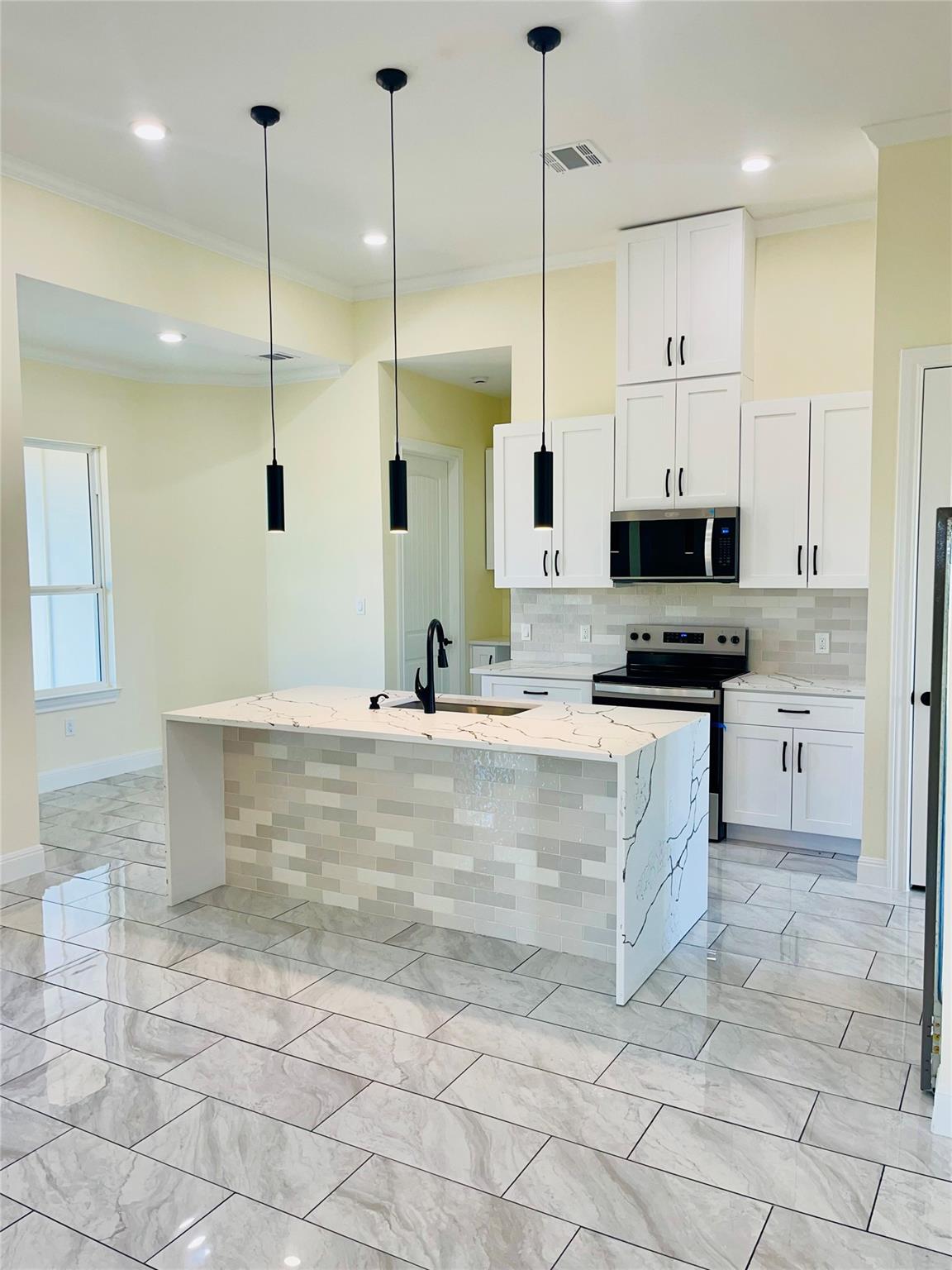 238 Twin Creeks CIR
