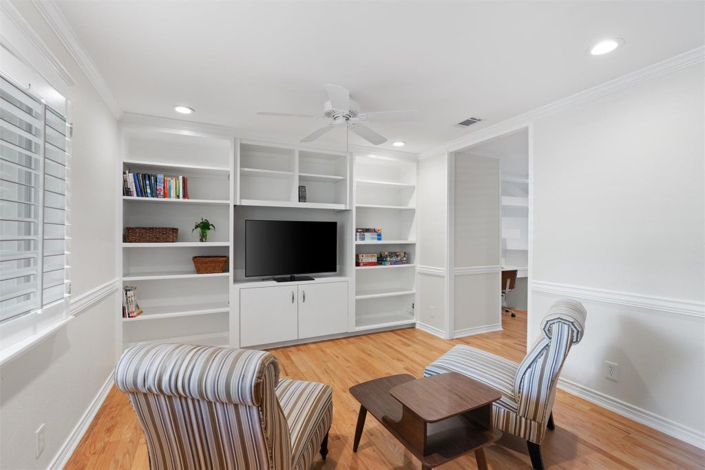 Photo of 8605 Primrose LN, Austin, TX 78757 (MLS # 3974883)