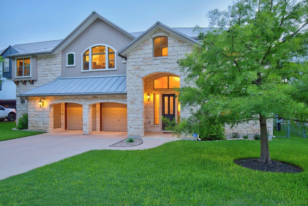 Photo of 814 Scenic LOOP, Kingsland, TX 78639 (MLS # 4077673)