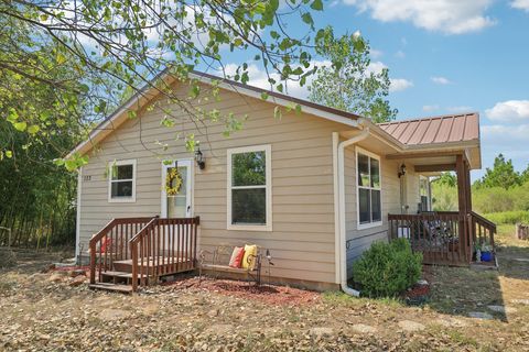 122 Rolling Pines DR Smithville TX 78957