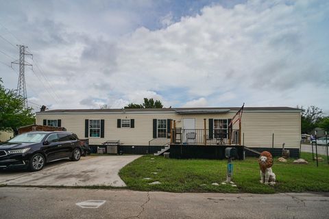 Photo of 7106 Cowpoke TRL, Lago Vista, TX 78645 (MLS # 5044354)