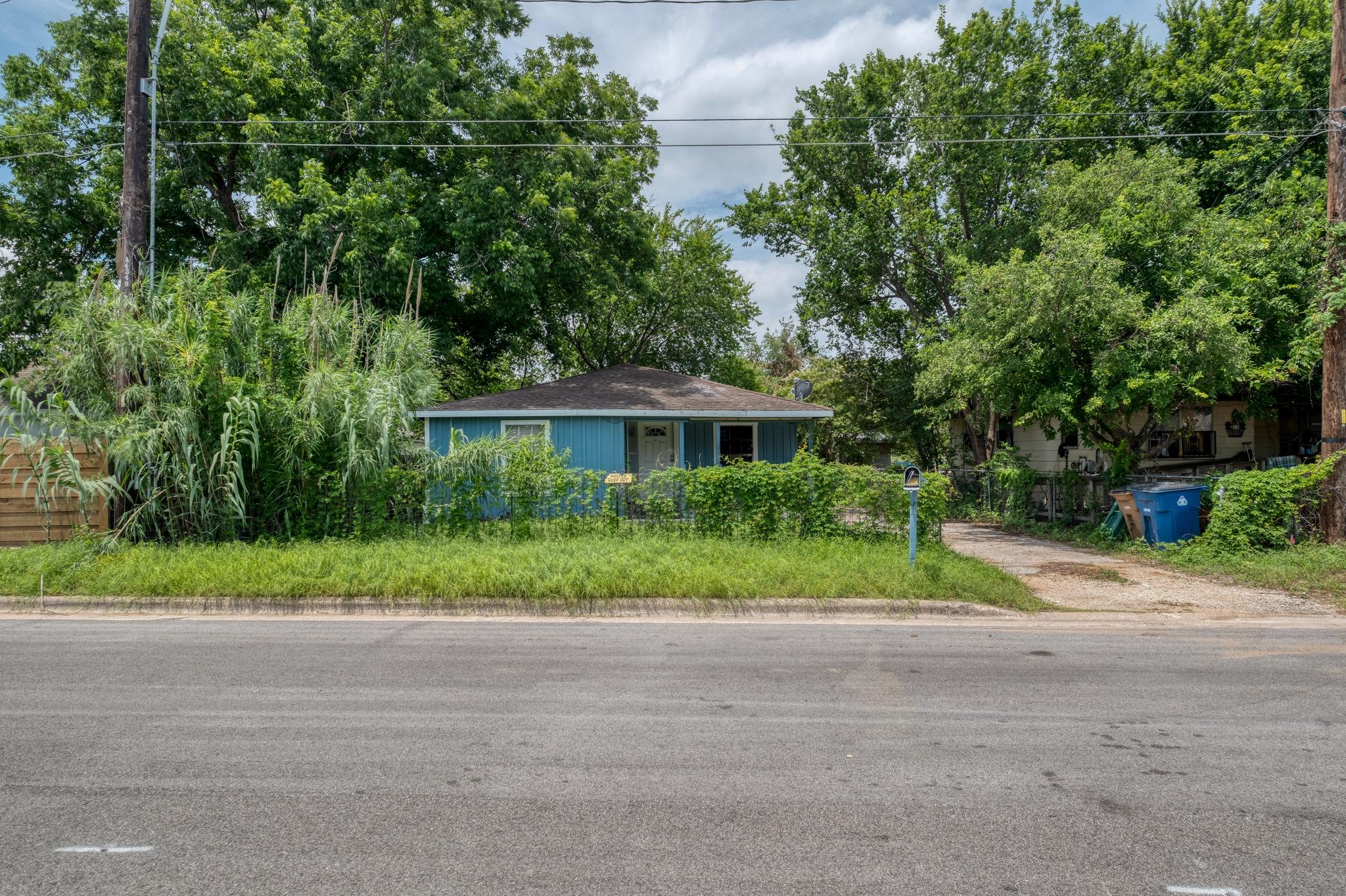 6409 Del Monte RD