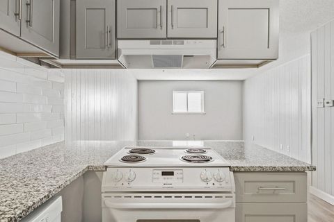 Photo of 2122 Hancock DR #105, Austin, TX 78756 (MLS # 6666361)