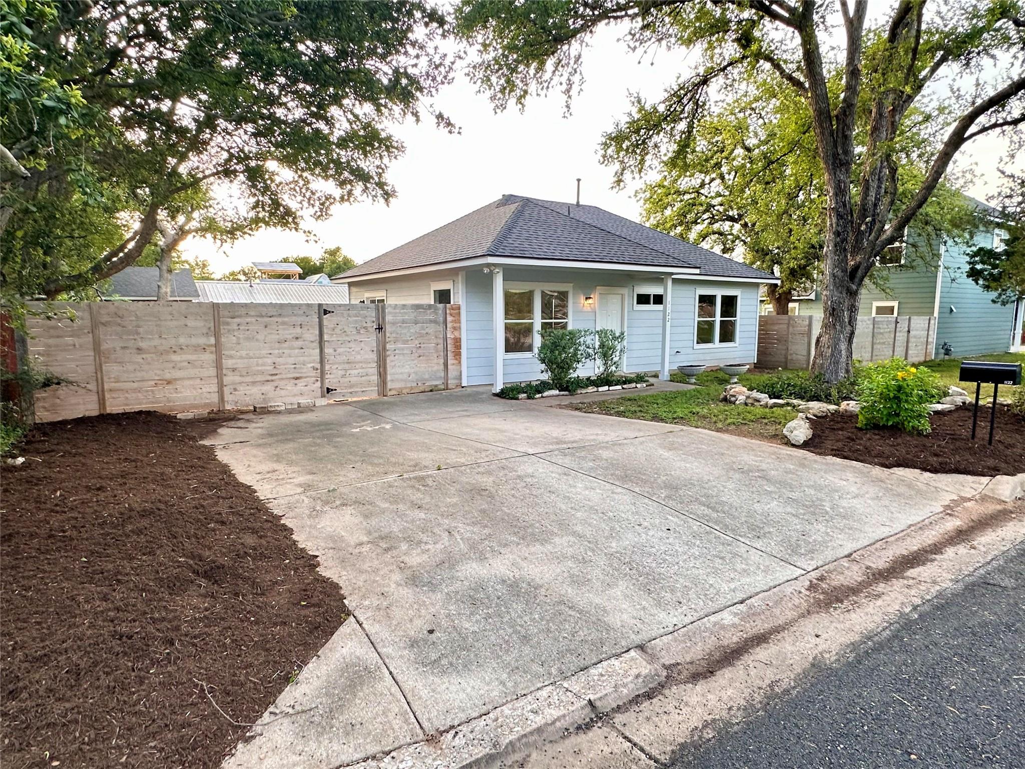 1122 Mansell Ave