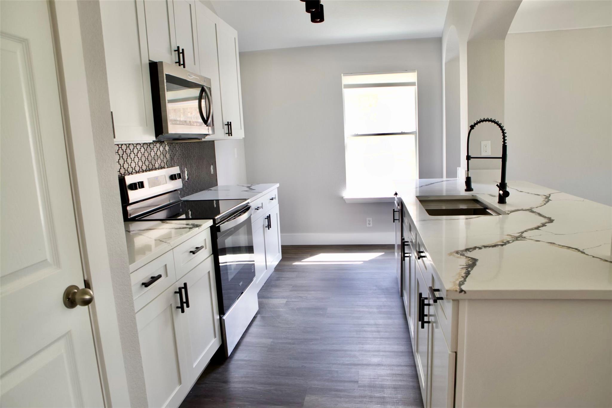 19120 Leigh LN D40