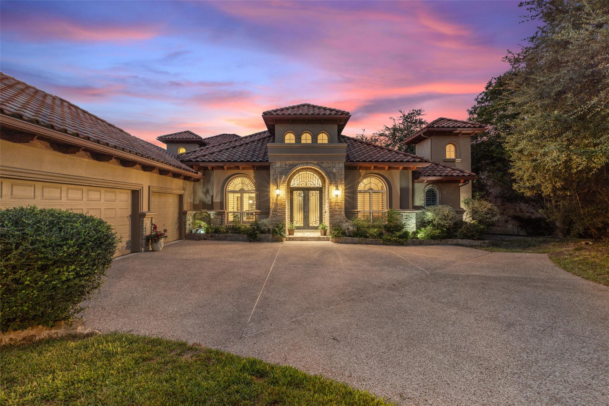 101 Lakeway Hills CV