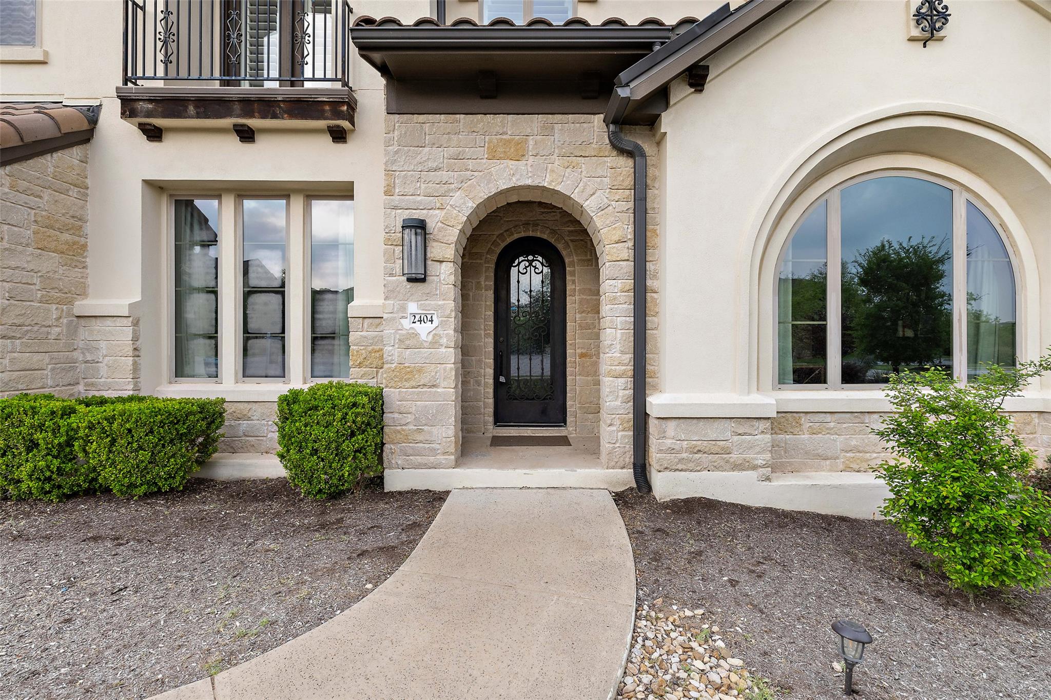 2404 Parisio CT