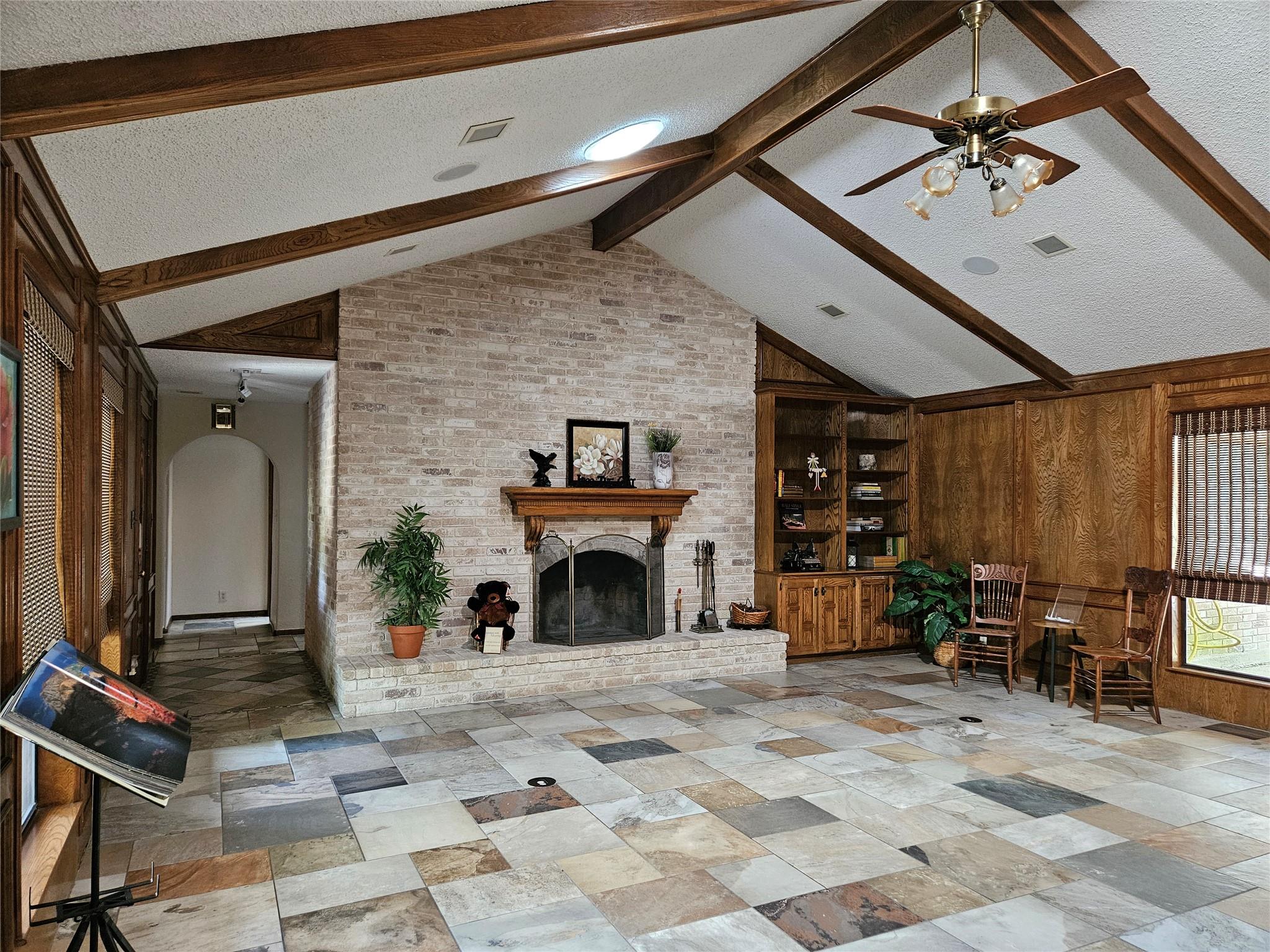 215 Serenada DR