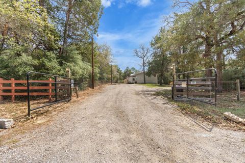 135 Huskey TRL Paige TX 78659