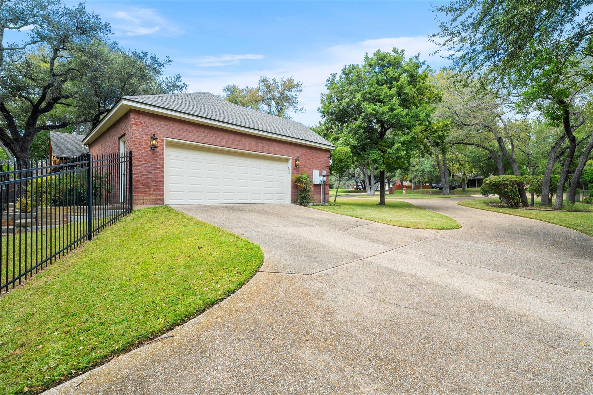 518 Riverwood DR