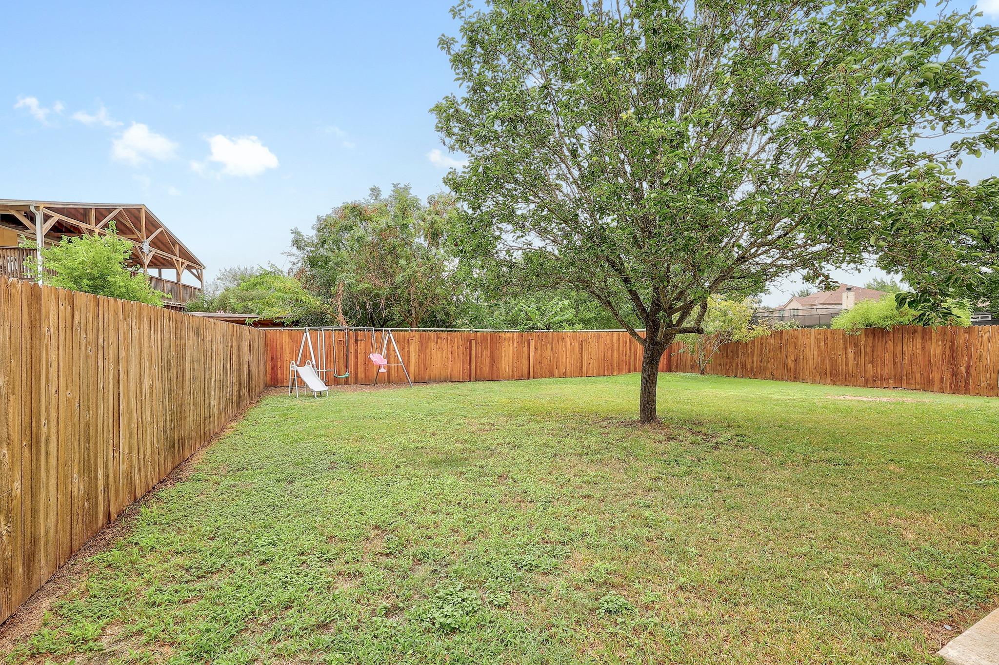 335 Mistletoe LN