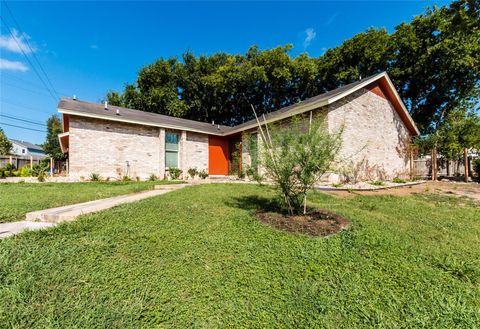 1900 Valley Hill CIR Austin TX 78741
