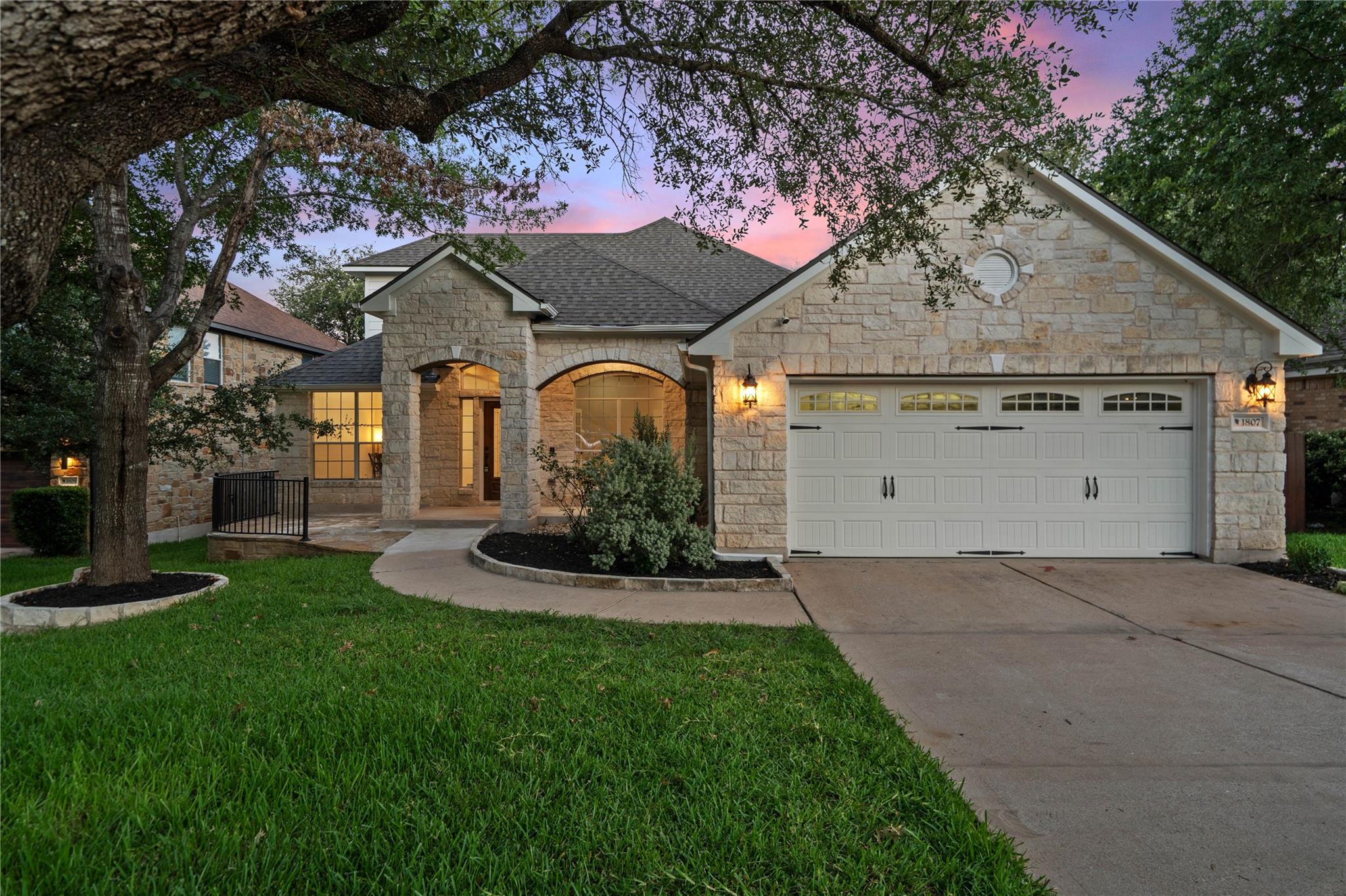 1807 Liberty Oaks BLVD