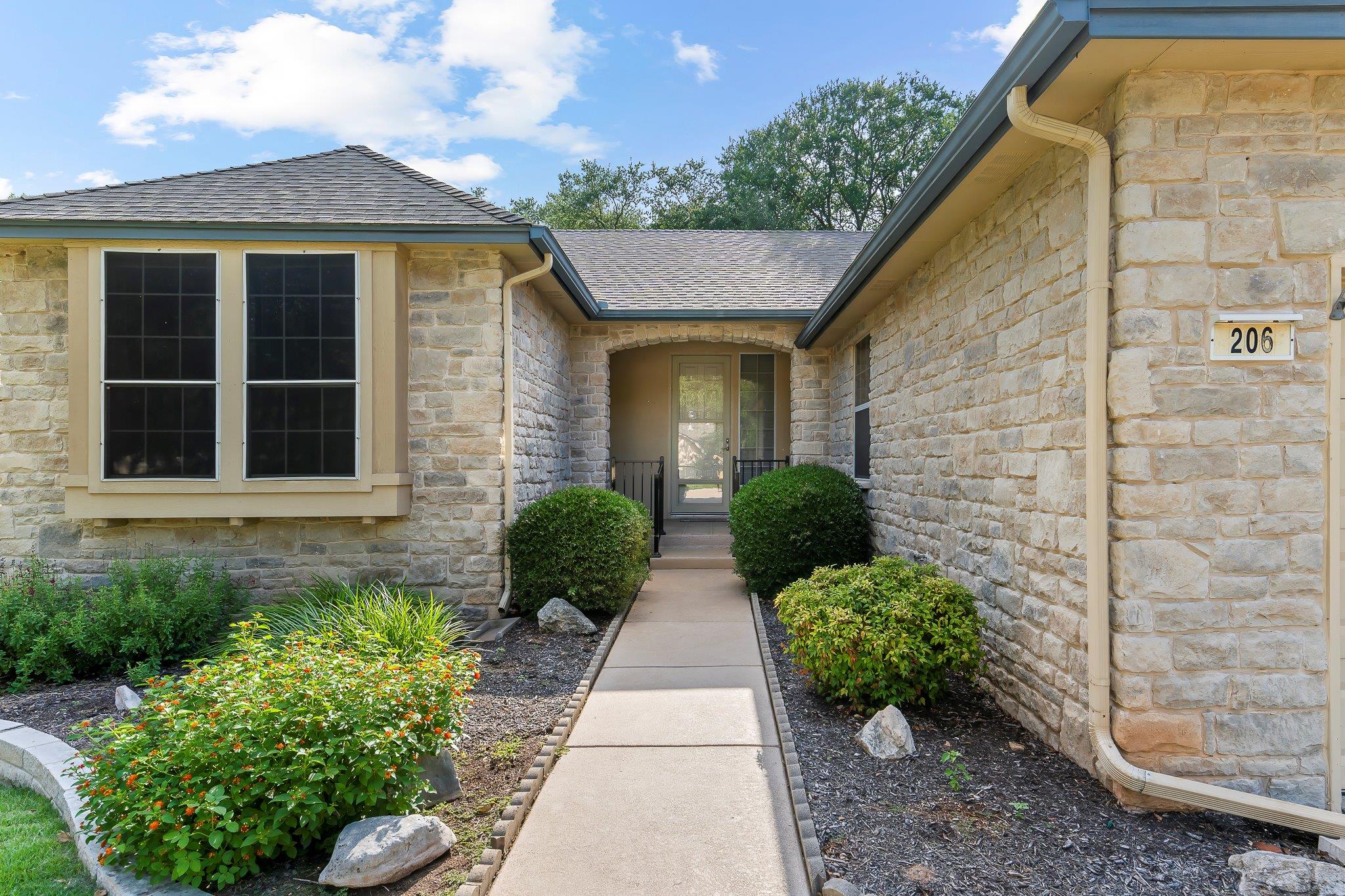 206 Whispering Wind DR