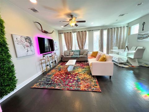 Photo of 807 E 16th ST #B, Austin, TX 78702 (MLS # 5684435)