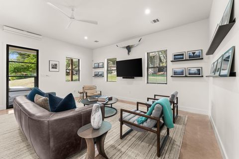 Tiny photo for 1501 E Lakeland DR, Austin, TX 78732 (MLS # 2183880)