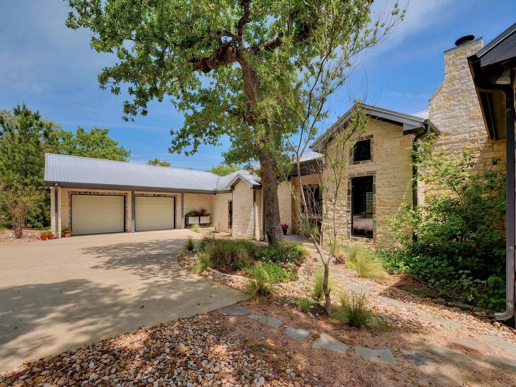 Photo 1 of 37 — 207 Arbors CIR, Elgin, TX 78621