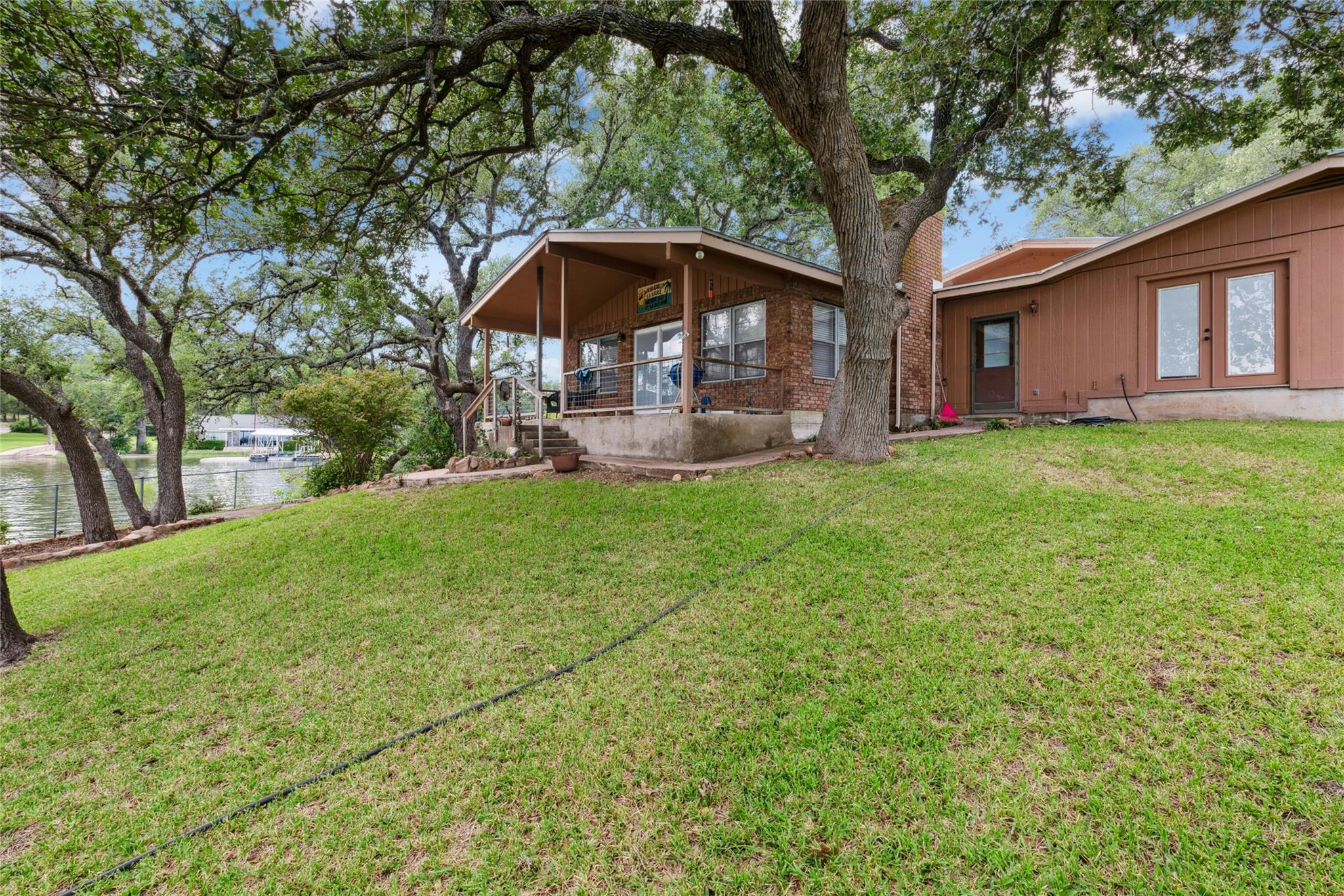 110 Island Lodges LN