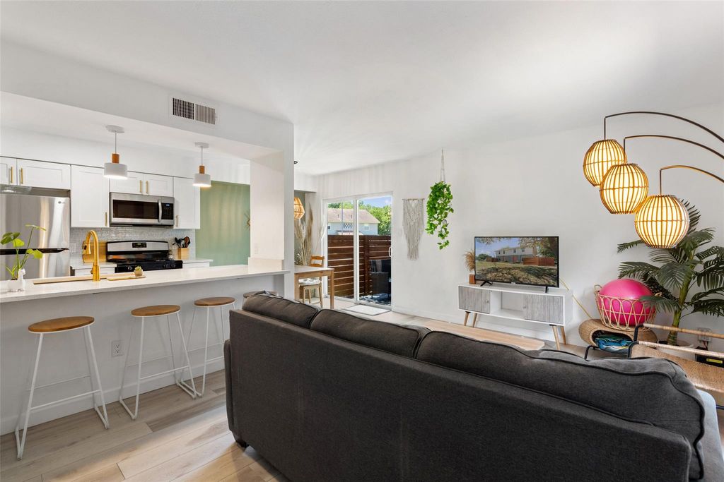 Photo of 1307 Southport DR #B, Austin, TX 78704 (MLS # 1067227)