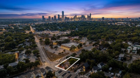 Photo of 2900 Webberville RD, Austin, TX 78702 (MLS # 2307904)
