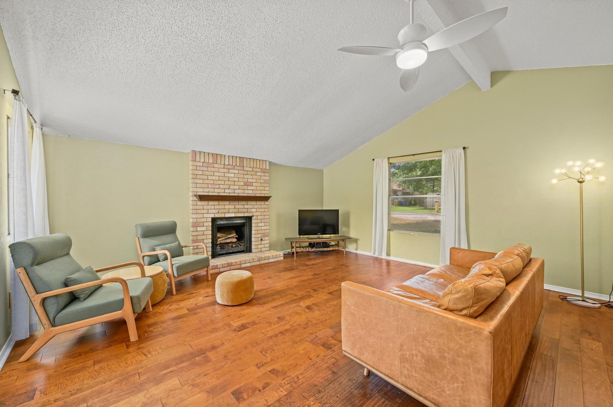 3921 LEAFIELD DR
